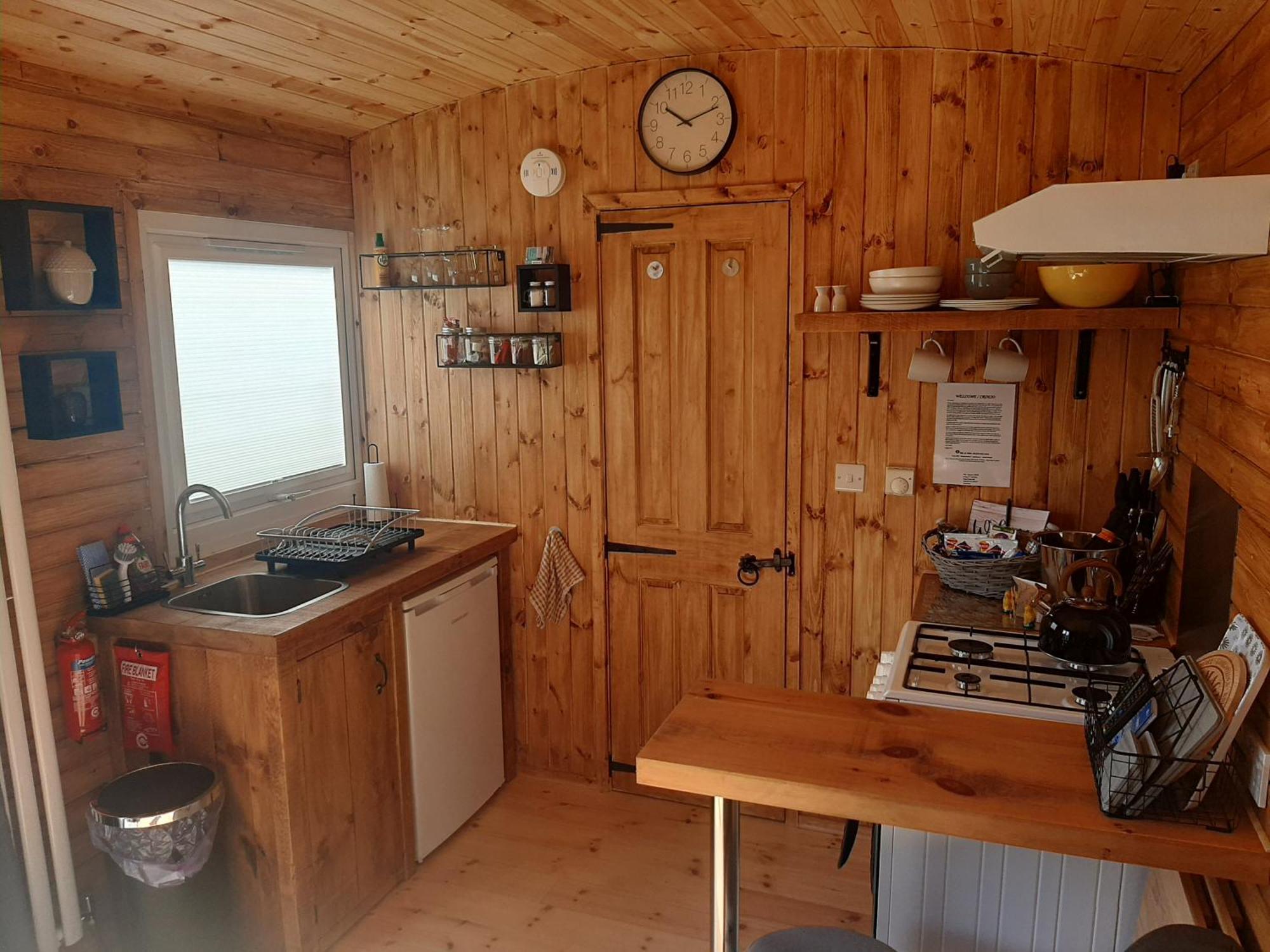 Anglesey New Modern Shepherds Hut With Spa Hot Tub Gwalchmai Εξωτερικό φωτογραφία