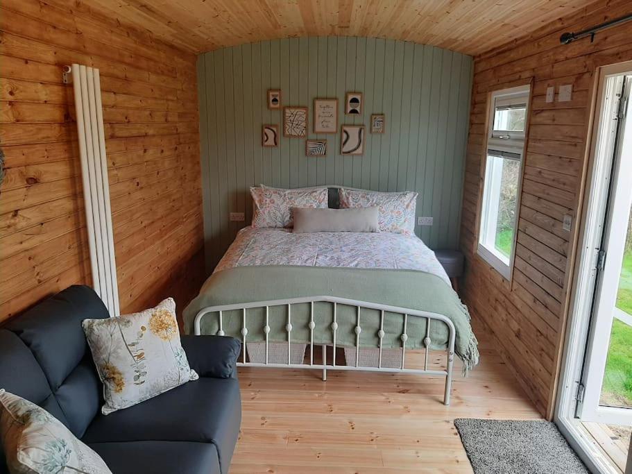 Anglesey New Modern Shepherds Hut With Spa Hot Tub Gwalchmai Εξωτερικό φωτογραφία