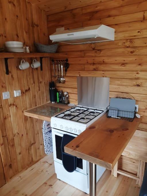 Anglesey New Modern Shepherds Hut With Spa Hot Tub Gwalchmai Εξωτερικό φωτογραφία