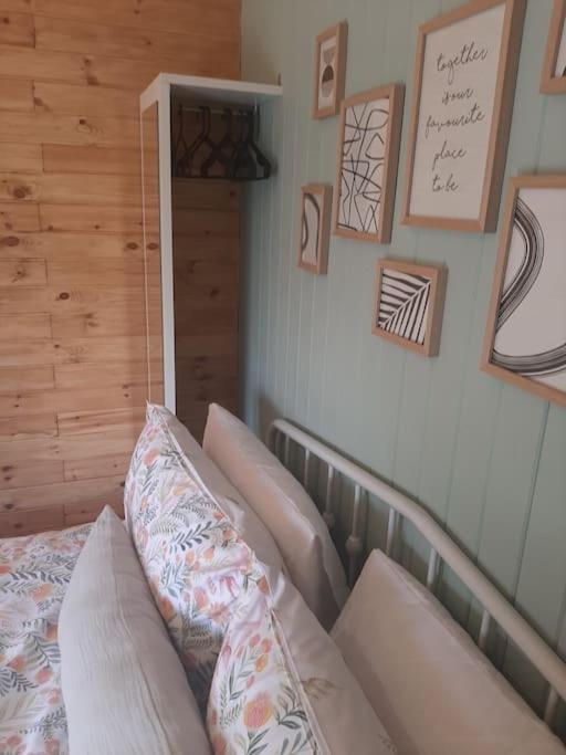 Anglesey New Modern Shepherds Hut With Spa Hot Tub Gwalchmai Εξωτερικό φωτογραφία